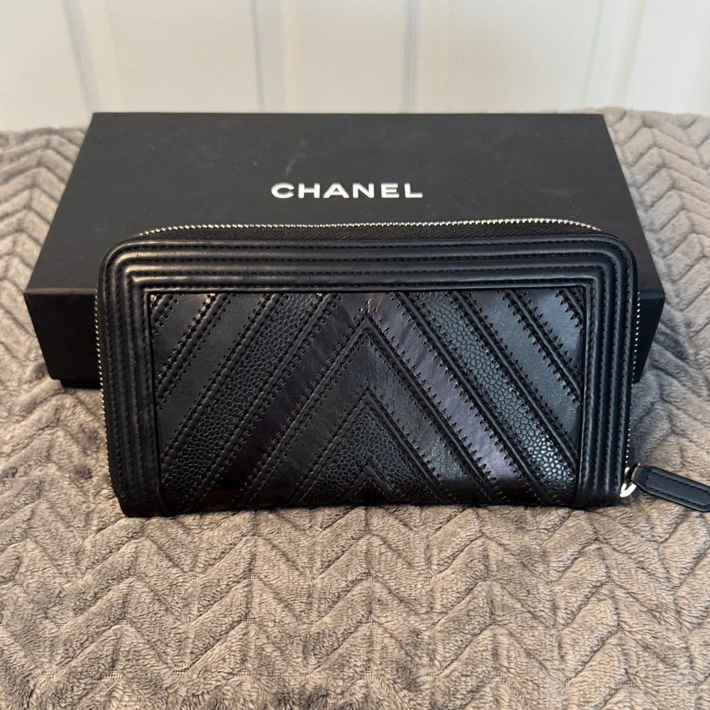 CHANEL Chevron Black Leather Wallet with Gold Accent